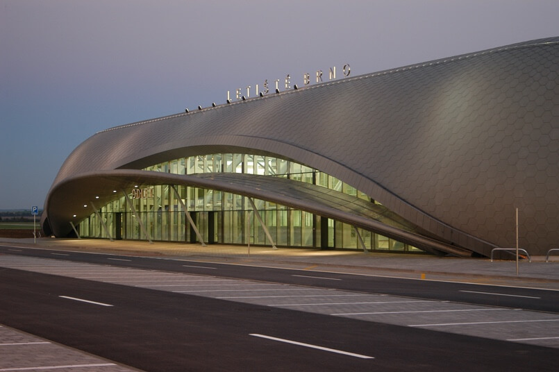 IN DER SOMMERSAISON NUTZEN FAST 380.000 PASSAGIERE DEN FLUGHAFEN